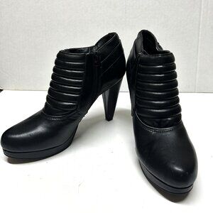 Guess heeled ankle boot size 10